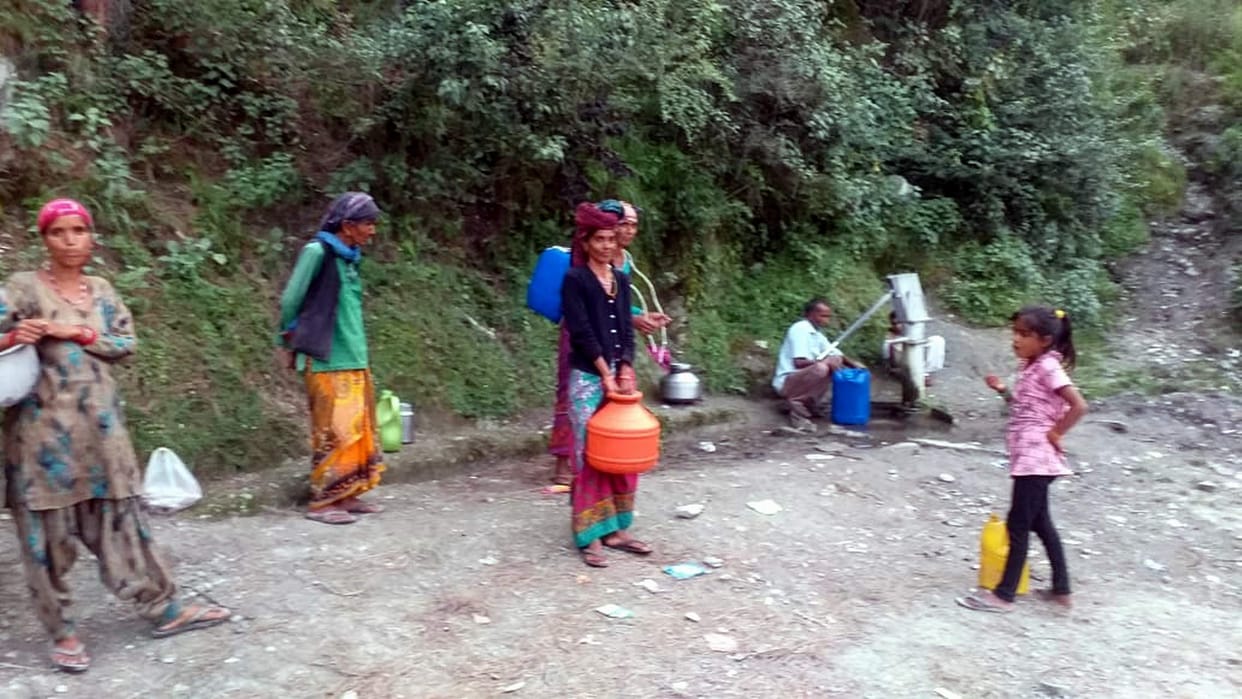 Water is not coming, Jal Sansthan is paying the bill