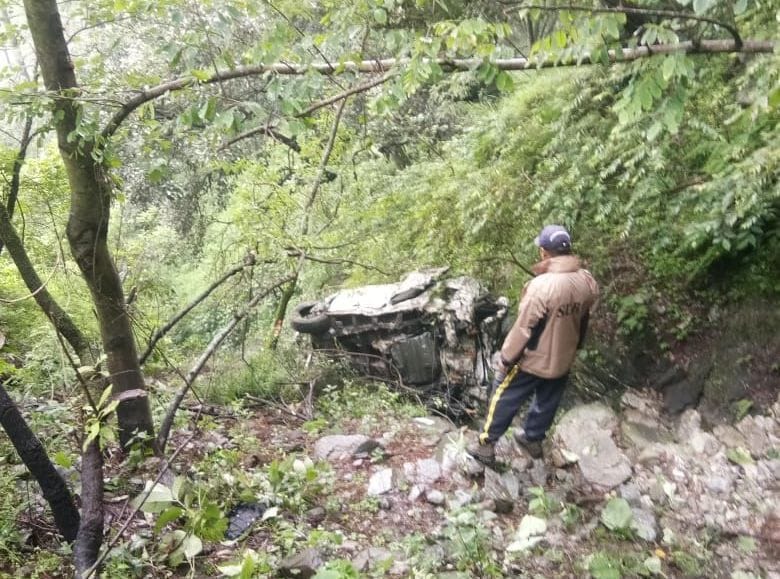 Delhi tourist's car falls into a ditch, two dead