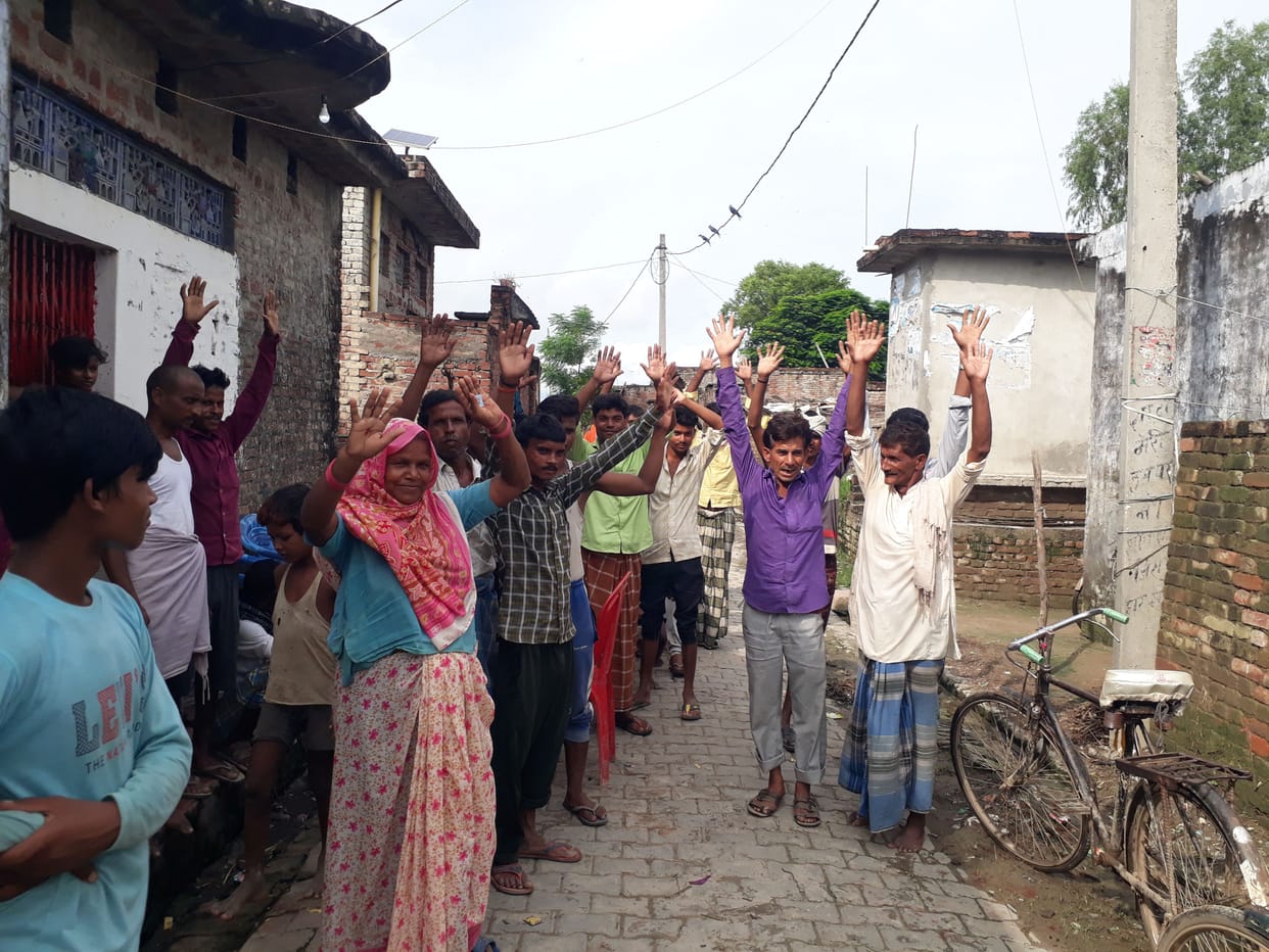 Recovery in the name of ration card, demonstration of villagers