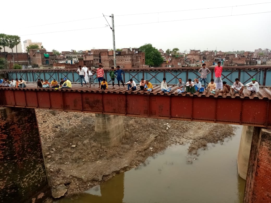youth fell down from railway bridge and drowned in varuna river he was walking on railway track then hit train