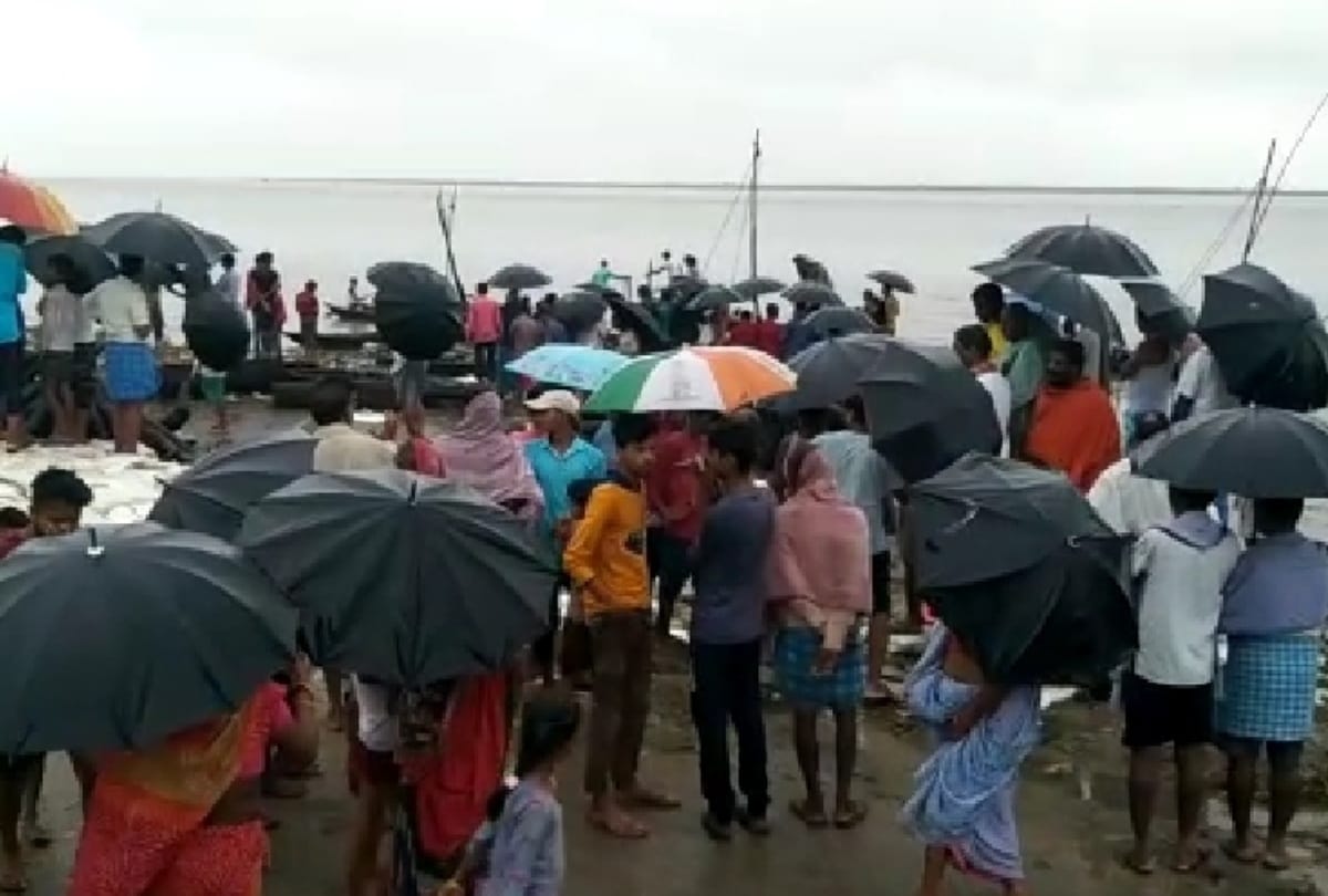 19 people rescued and 2 missing after boat full of villagers sank in Gandak canal at Kushinagar
