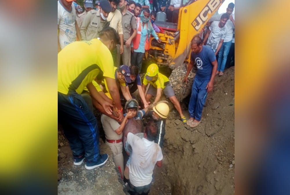 Dehradun News: Labourer buried under rubble During Digging Sewer line