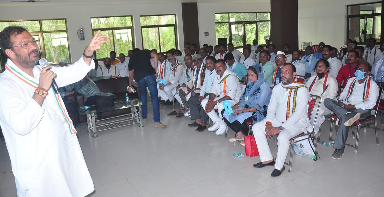 Preparation for assembly elections, tips given to Congressmen for success