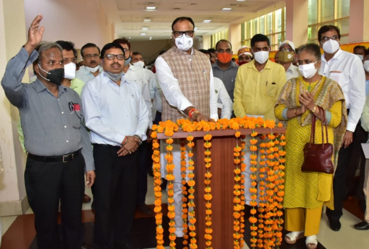 UP: Minister Brajesh Pathak inaugurated and laid foundation stone of buildings and roads built at a cost of 214.53 crores