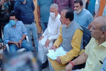 मेरठ में प्रेस वार्ता करते राज्यमंत्री अजय भट्ट