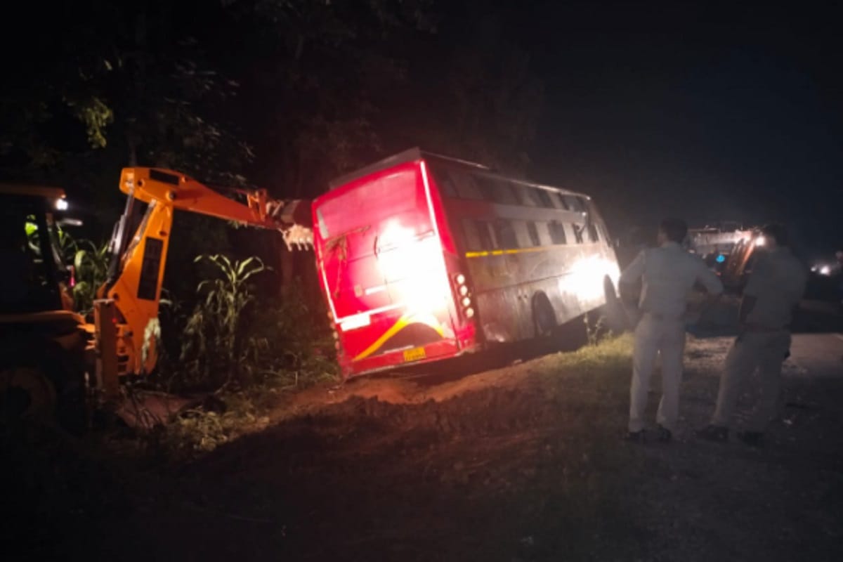 Saharanpur News: A girl child and woman have died and 12 people injured in bus accident in Deoband