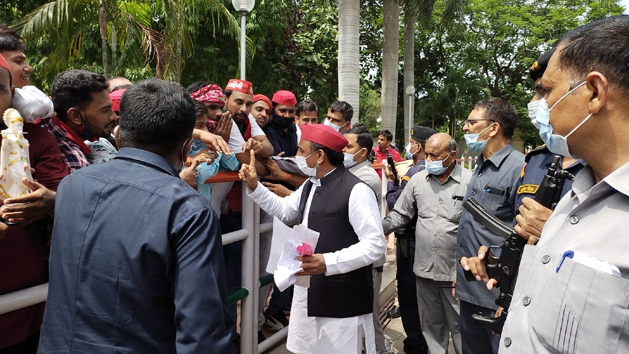 akhilesh held meeting