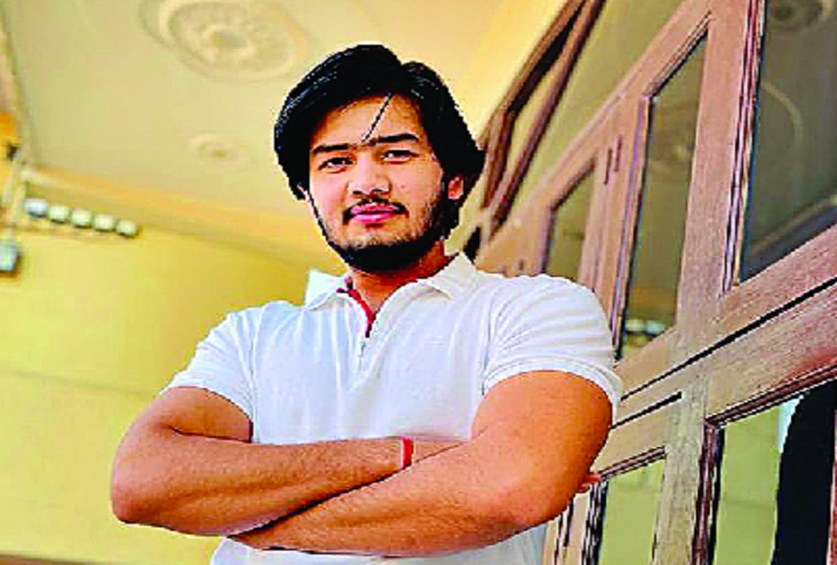 Drunken youth shot at car rider in delhi