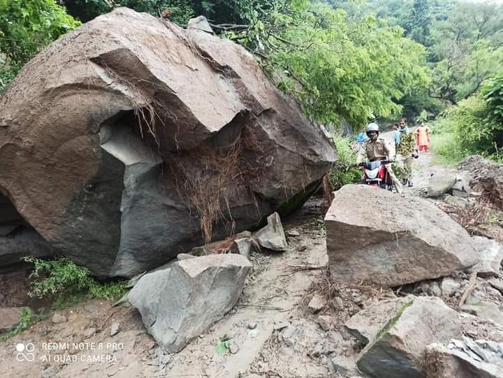 House collapsed in Tehri, road closed due to rock fall near Surani