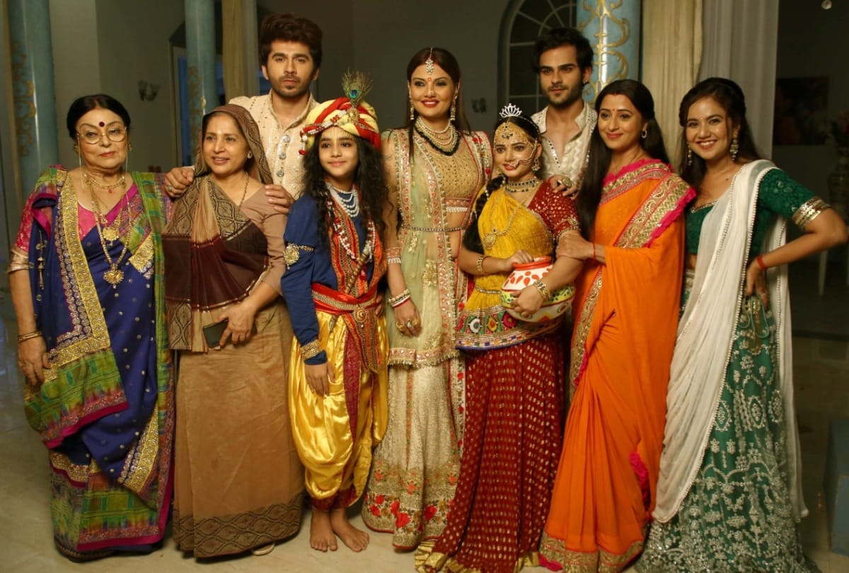 Ranju Ki Betiyaan team celebrated Krishna Janmashtami 2021 on set looks perfect in traditional clothes
