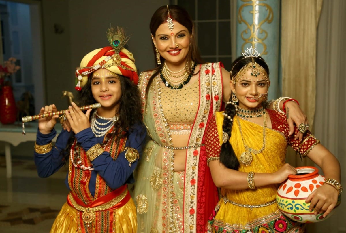 Ranju Ki Betiyaan team celebrated Krishna Janmashtami 2021 on set looks perfect in traditional clothes