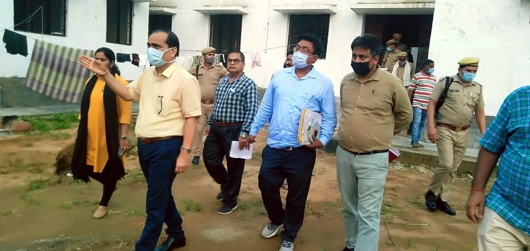 DM furious after seeing the dampness in the hall of PHC, warning to the executive engineer