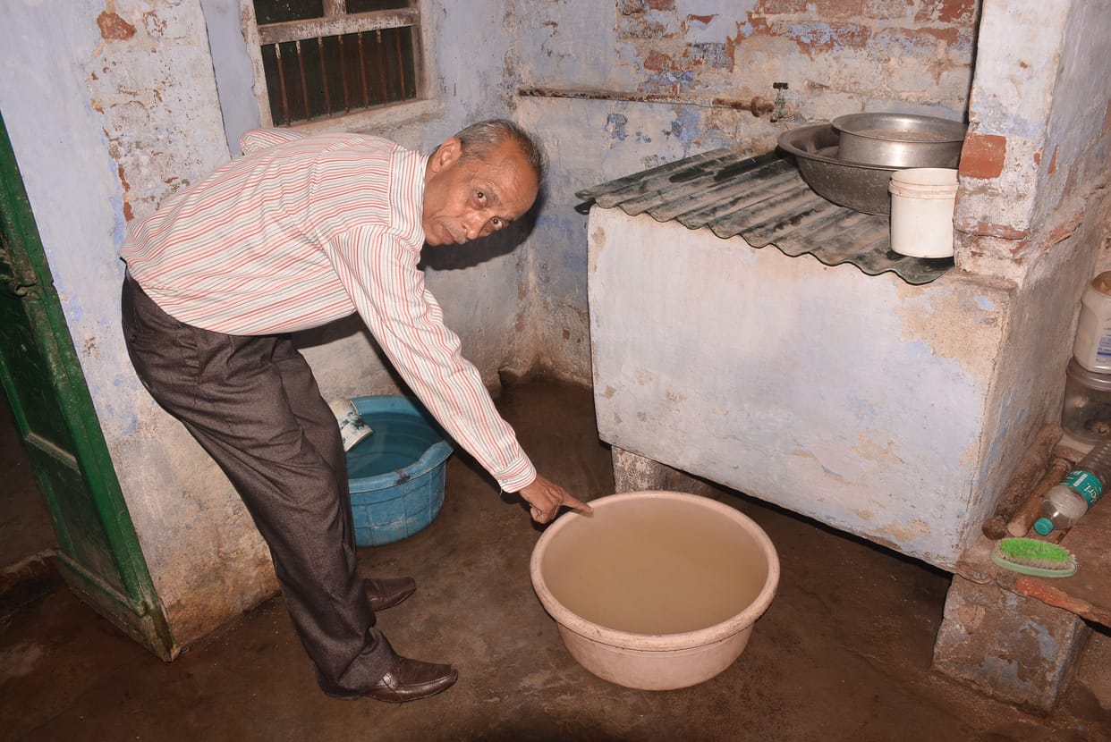 Aligarh: Notice sent to officials for smelly water