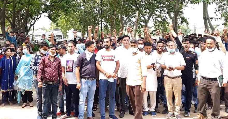 Workers in Bhud based factory in Baddi shouts slogan against pending demands