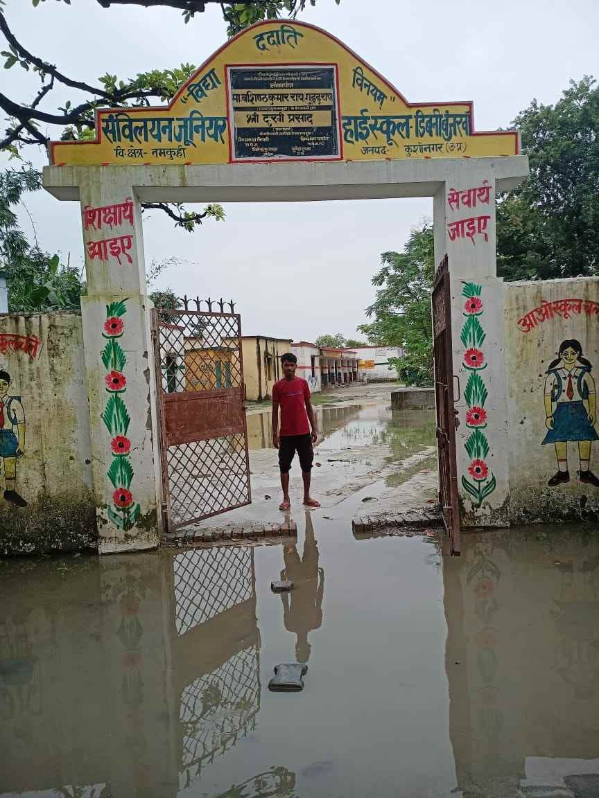 Four lakh cusecs of water released in Gandak entered villages
