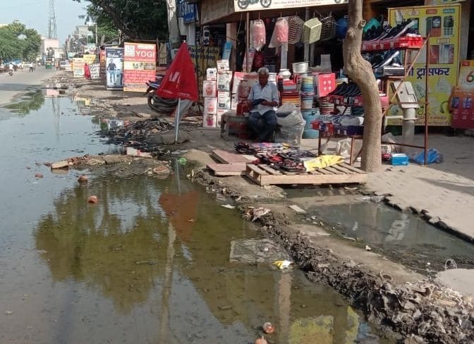 Beeswan Mile Market: Dozen villages of 1500 shops, cut off contact with society