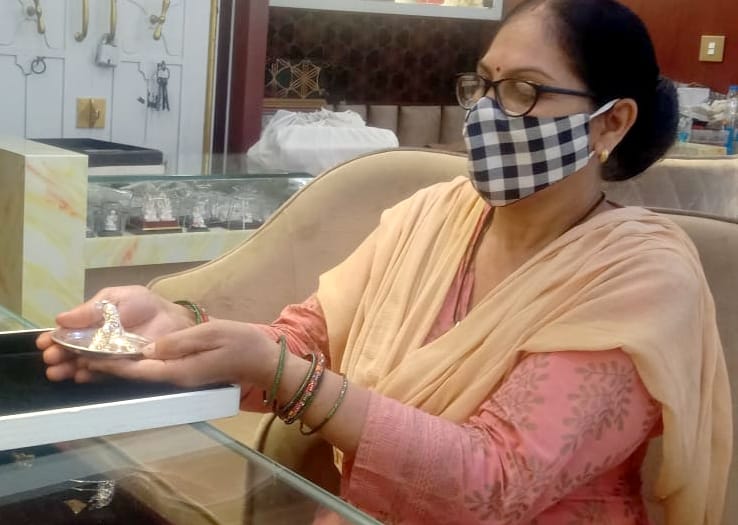 Bullion market gathered in the preparations for Janmashtami