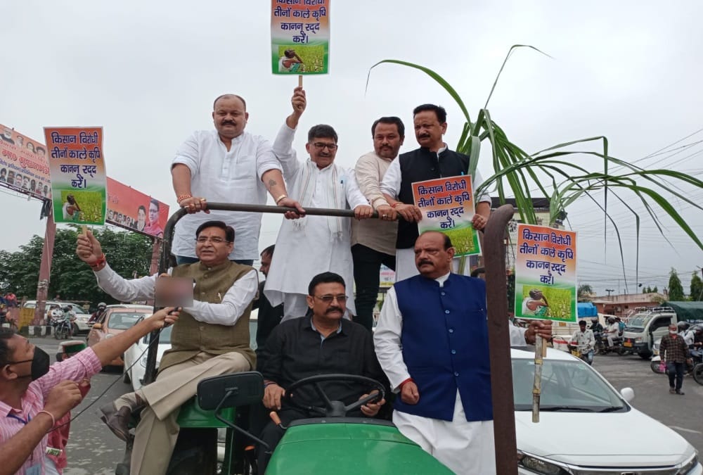 Uttarakhand Assembly Monsoon Session 2021: Congress MLAs Reached Vidhan Sabha By sitting on tractor photos
