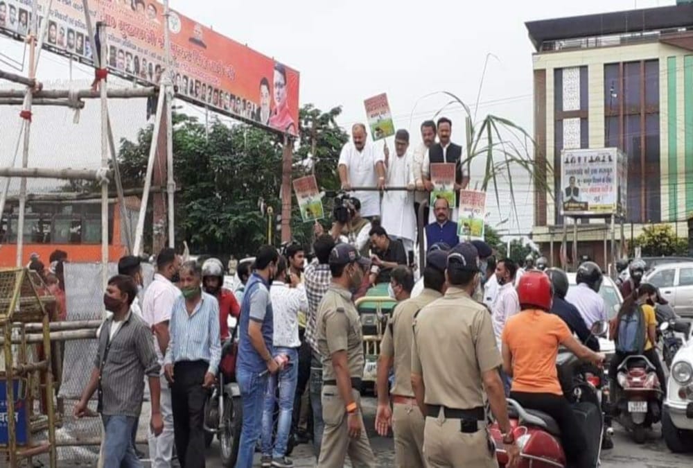 Uttarakhand Assembly Monsoon Session 2021: Congress MLAs Reached Vidhan Sabha By sitting on tractor photos