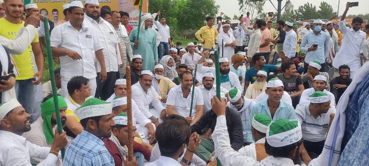 UP farmers stopped by the police at the boundaries of the district