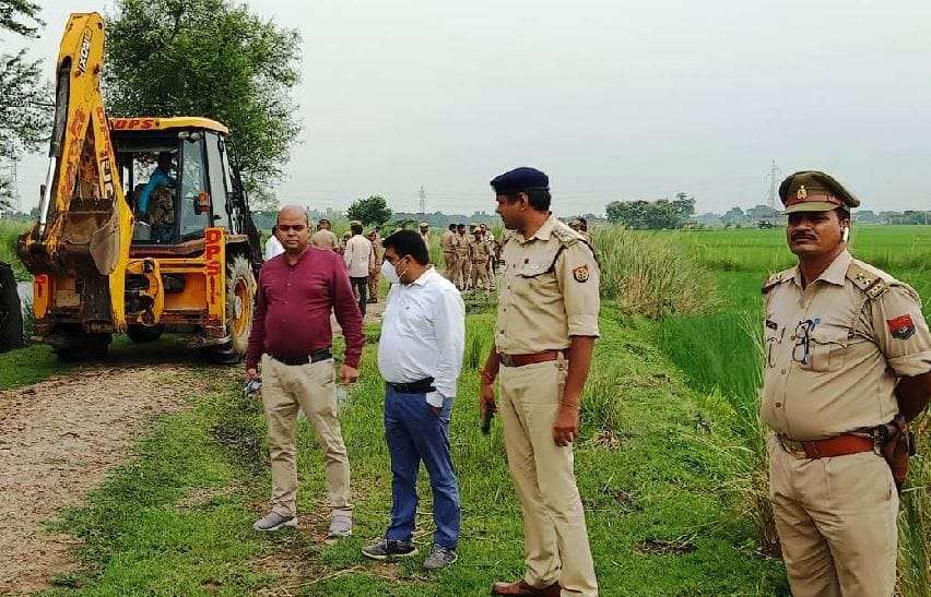 pond dug on road leading to Mla Mukhtar Ansari warehouse Chakrod was built by illegal occupation in Ghazipur
