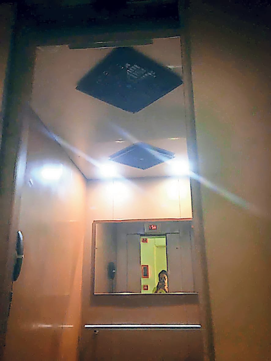 Aunt-niece trapped in lift for 20 minutes, innocent unconscious