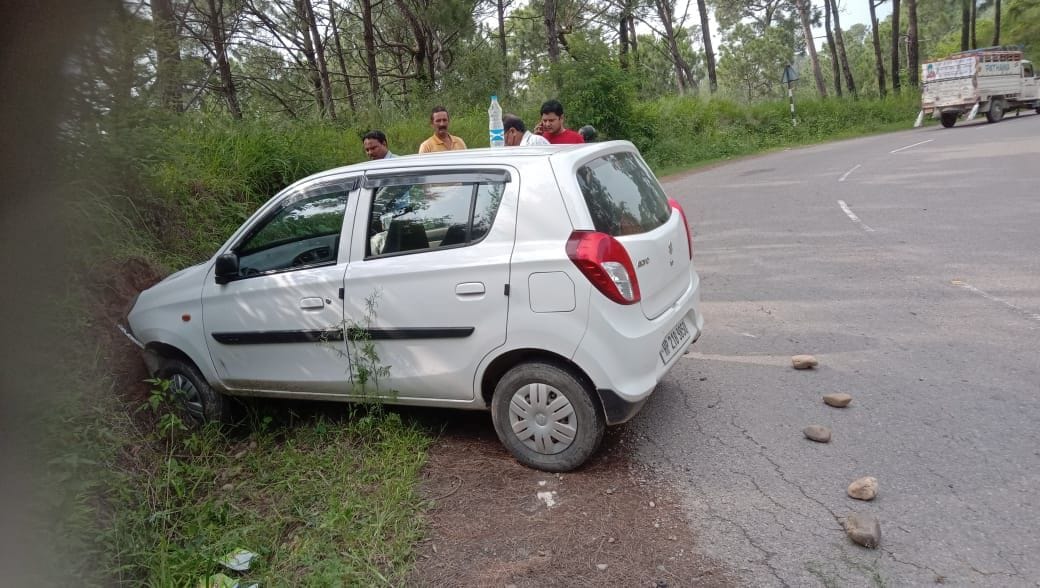 The car collided with the cover in the defeat; son dies, father safe