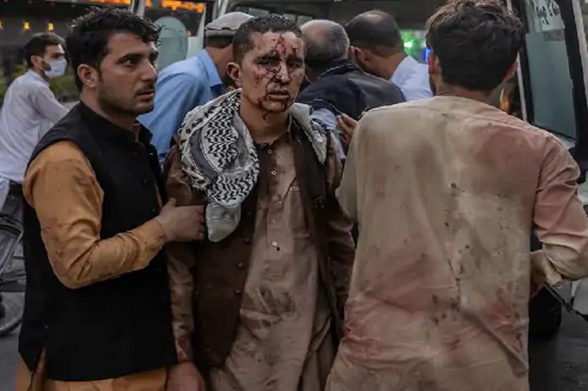 afghanistan bomb blast outside kabul airport multiple footage of death and injured
