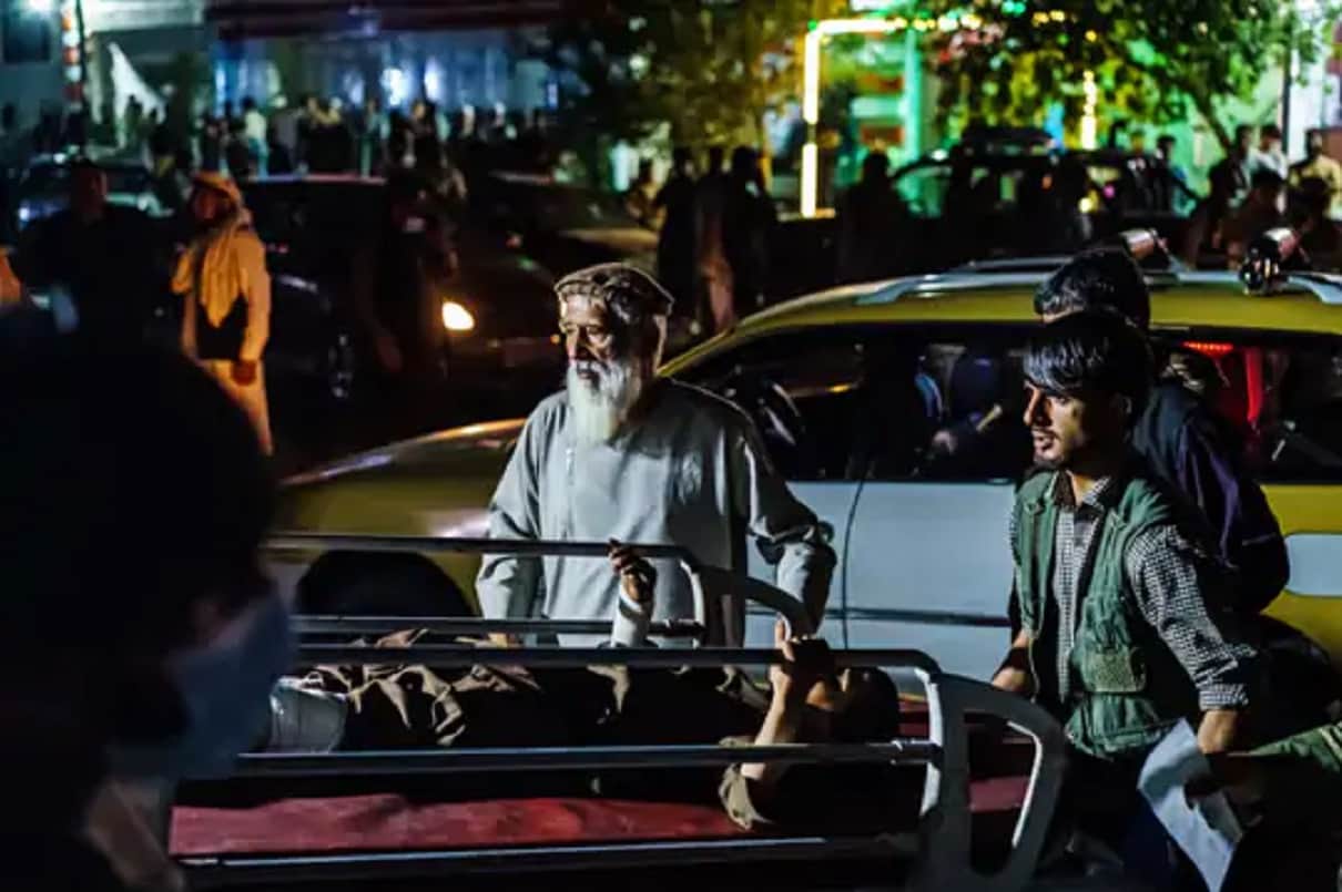 afghanistan bomb blast outside kabul airport multiple footage of death and injured