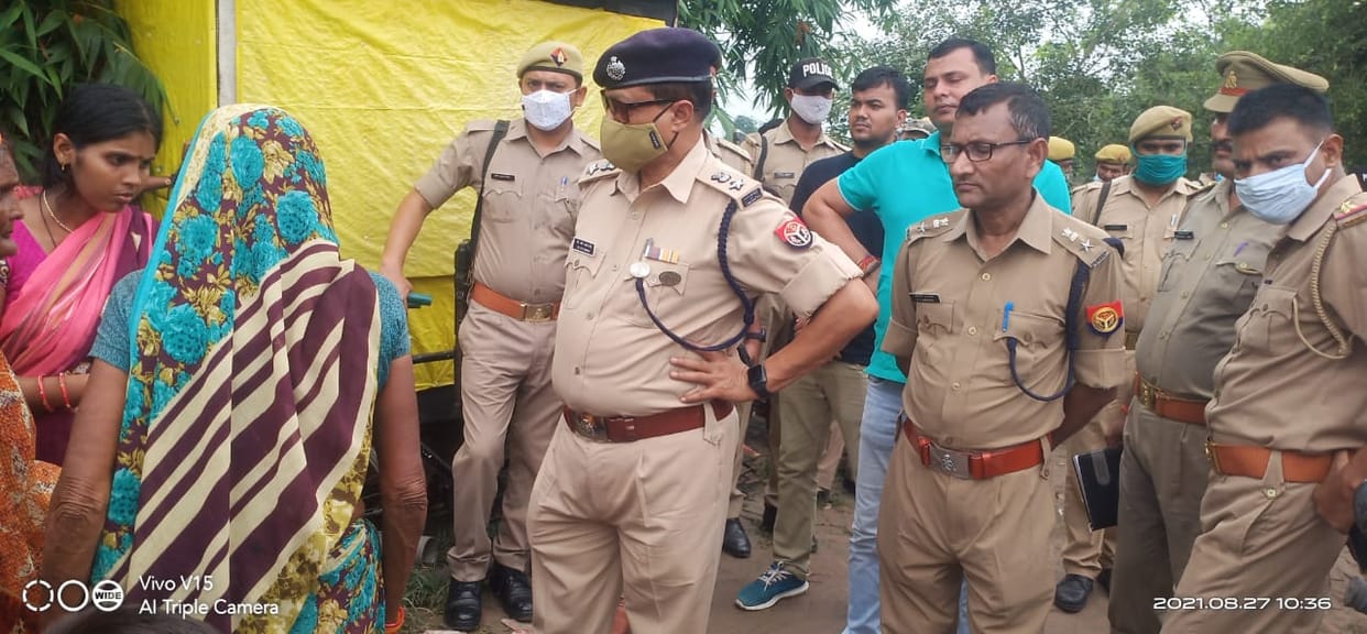 Worker killed by slitting his throat with a sharp weapon