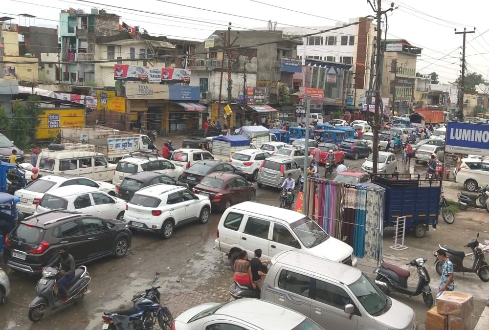 Rishikesh-Dehradun Highway: Heavy Traffic Jam in Shyampur after Bridge Collapse photos