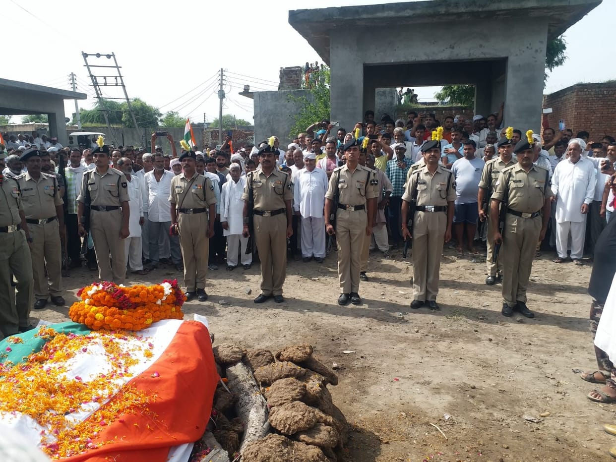 Martyred BSF jawan cremated with state honors
