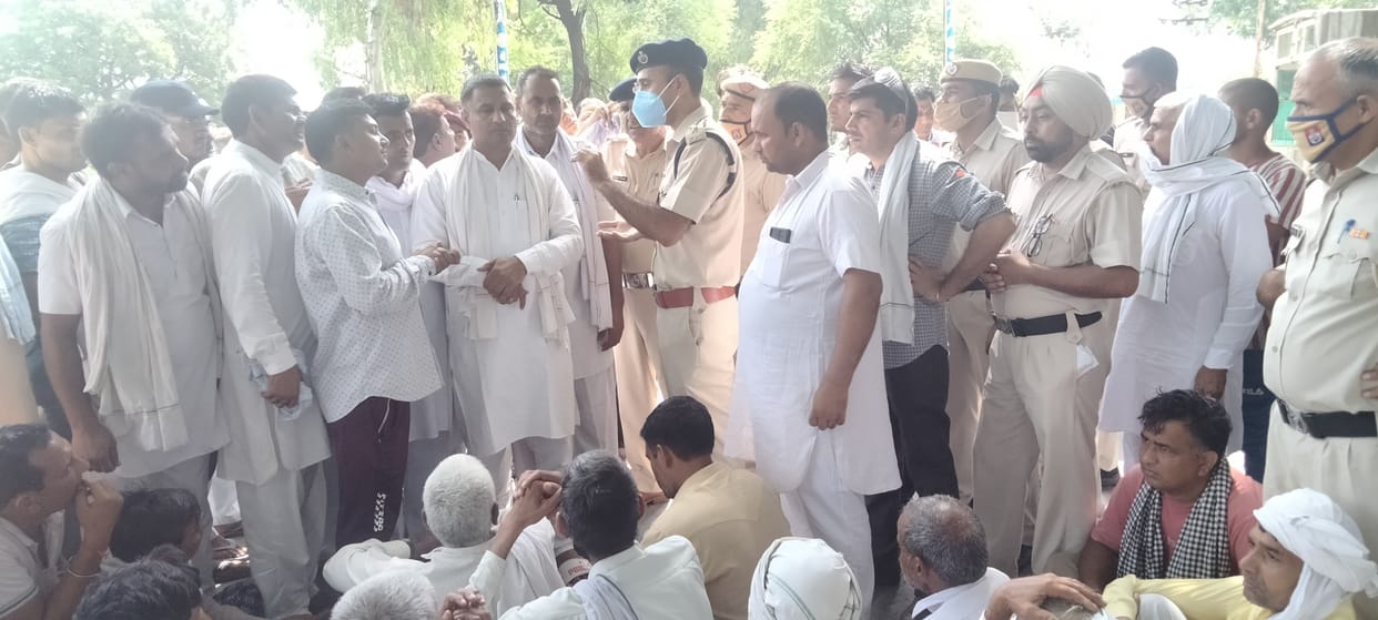 Villagers jammed Jind-Chandigarh road for not taking action in case of death of two daughters of the village