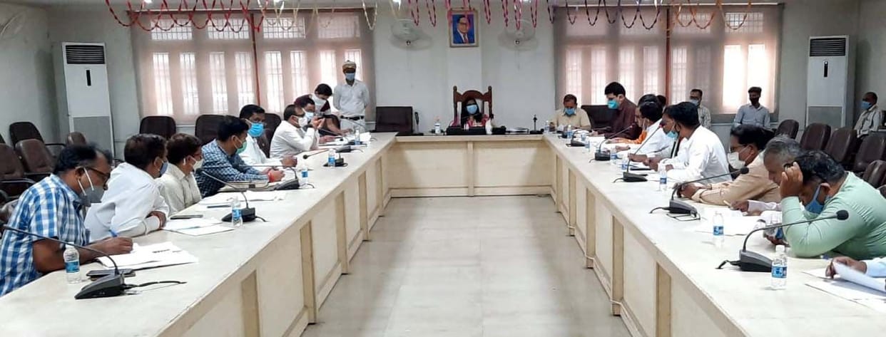 Aligarh: There should be such a system that people of one family vote at one place: DM