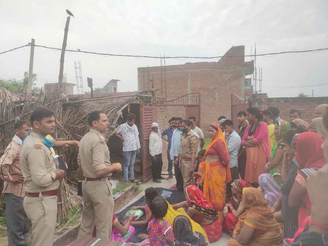 women deadbody found hanged