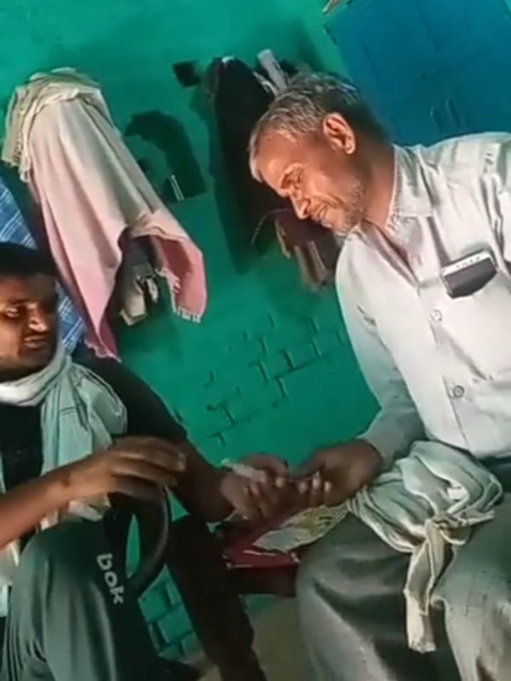 Mathura: Video of lekhpal taking bribe goes viral, action will be taken after investigation