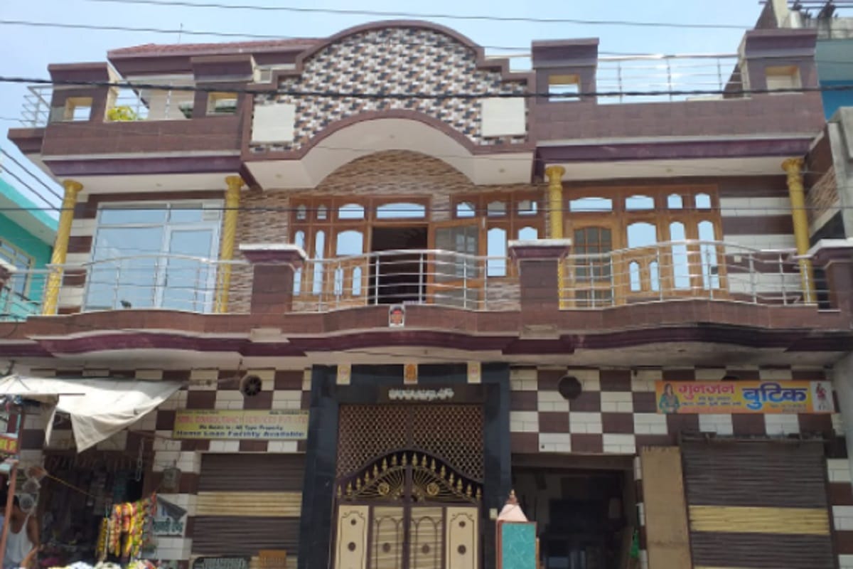 UP News: One person died after falling from the second floor of house of sub inspector in Modipuram of Meerut
