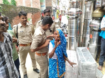 Mother said salute by touching her feet, then took 10 thousand rupees