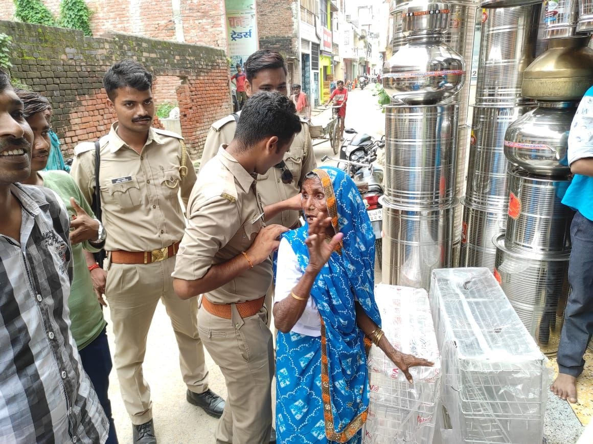 Mother said salute by touching her feet, then took 10 thousand rupees
