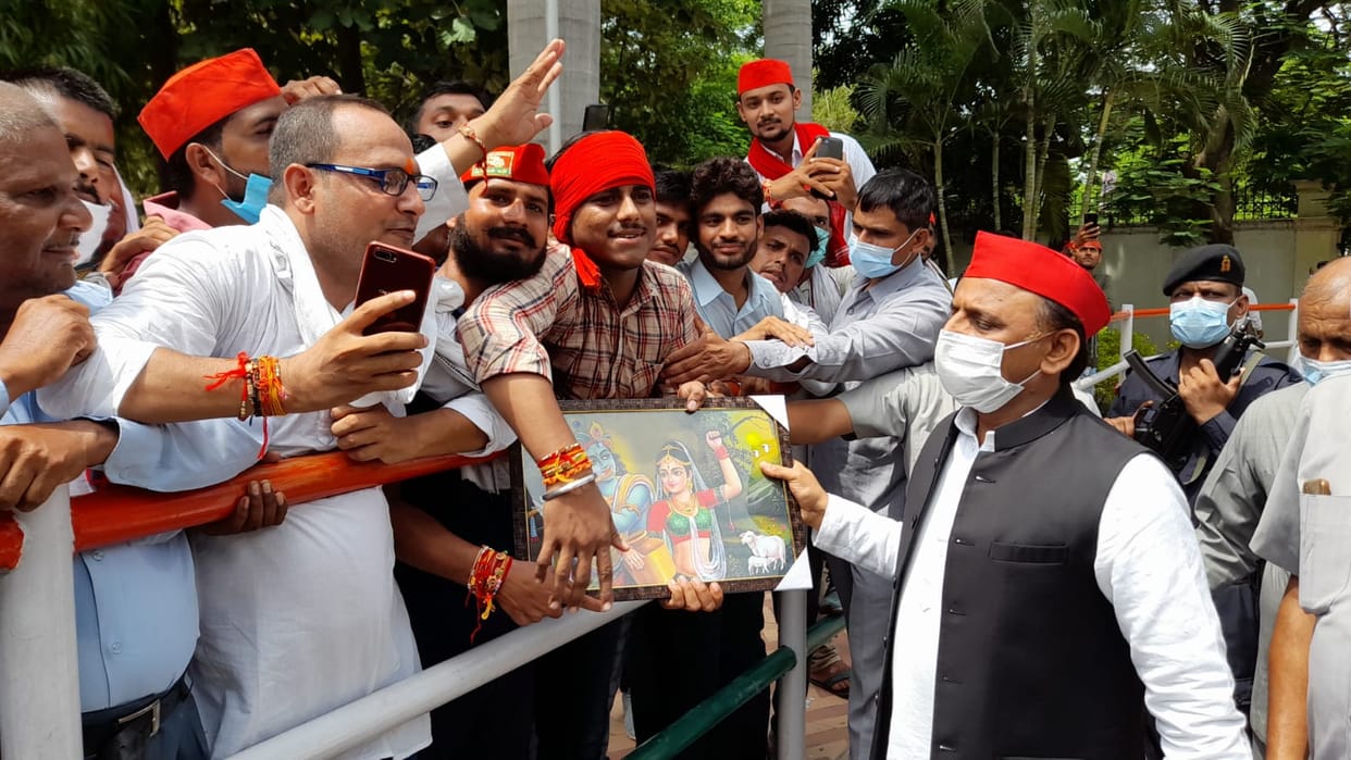 etawah news,Chief Minister started a new fashion of changing color and name
