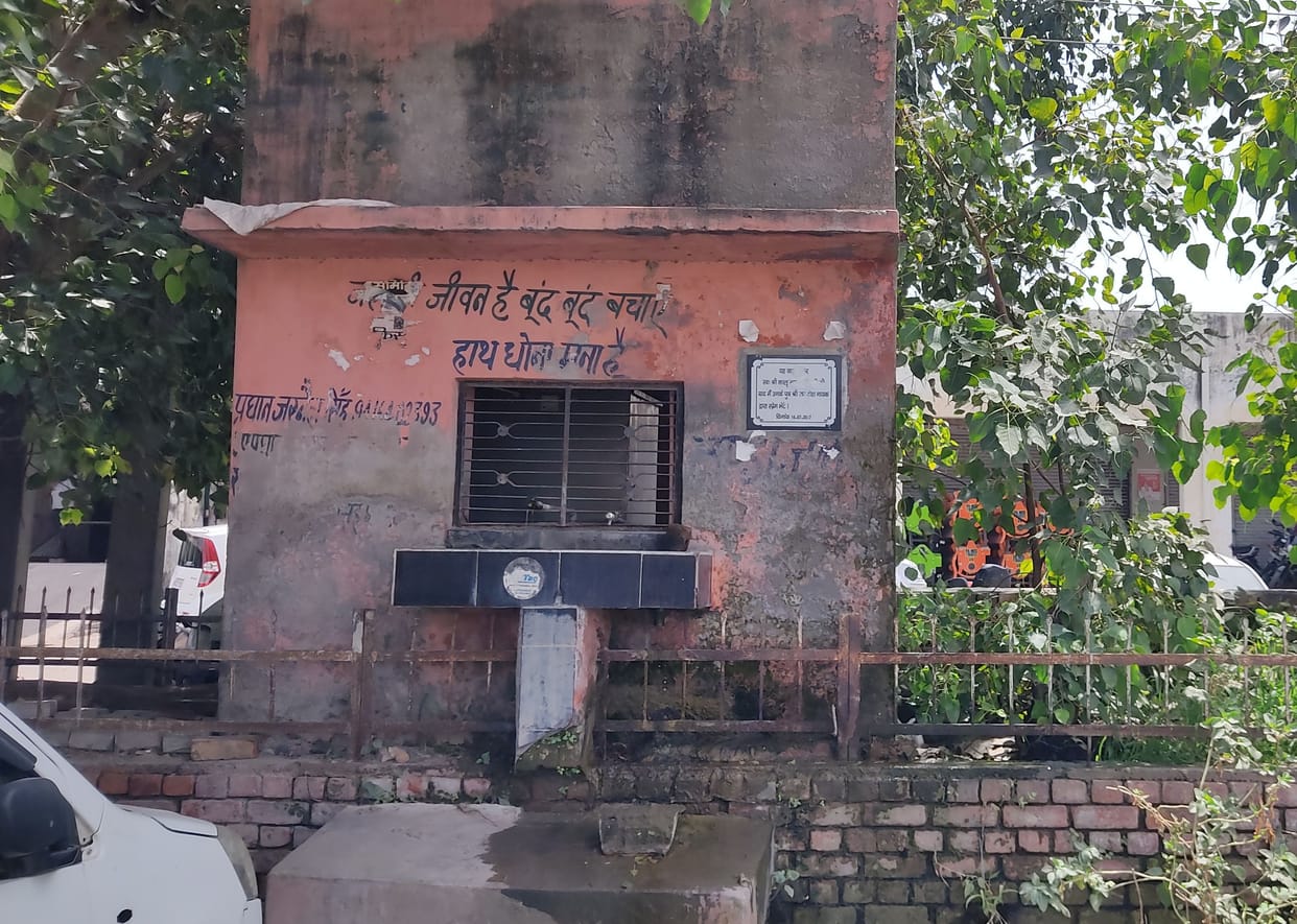 Locks hanging on toilets in auto market built 20 years ago, garbage at the gate