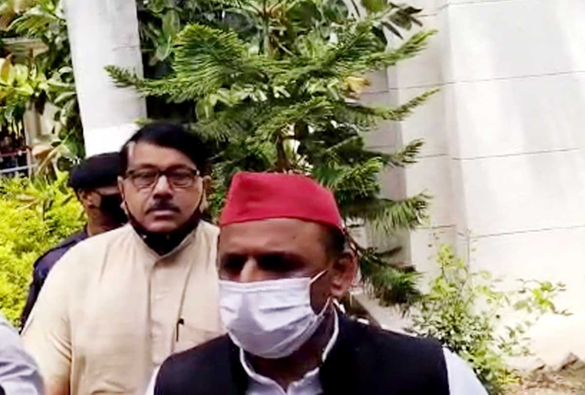 Akhilesh attacks Yogi in Etawah: If someone goes to Lucknow, CM will change his name