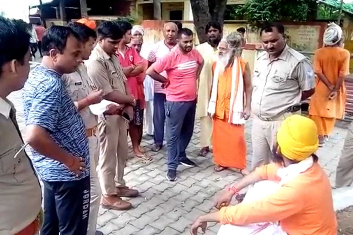 UP: Mahant of temple arrested for celebrating Rangarliyan in Hamirpur