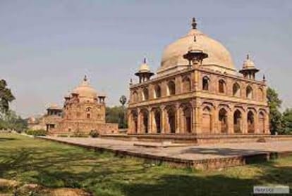 The empty tomb in Khusro Bagh was built Jahangir's residence