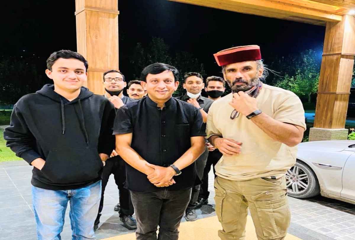 Bollywood actor Sunil Shetty reached Manali for the shooting of the film