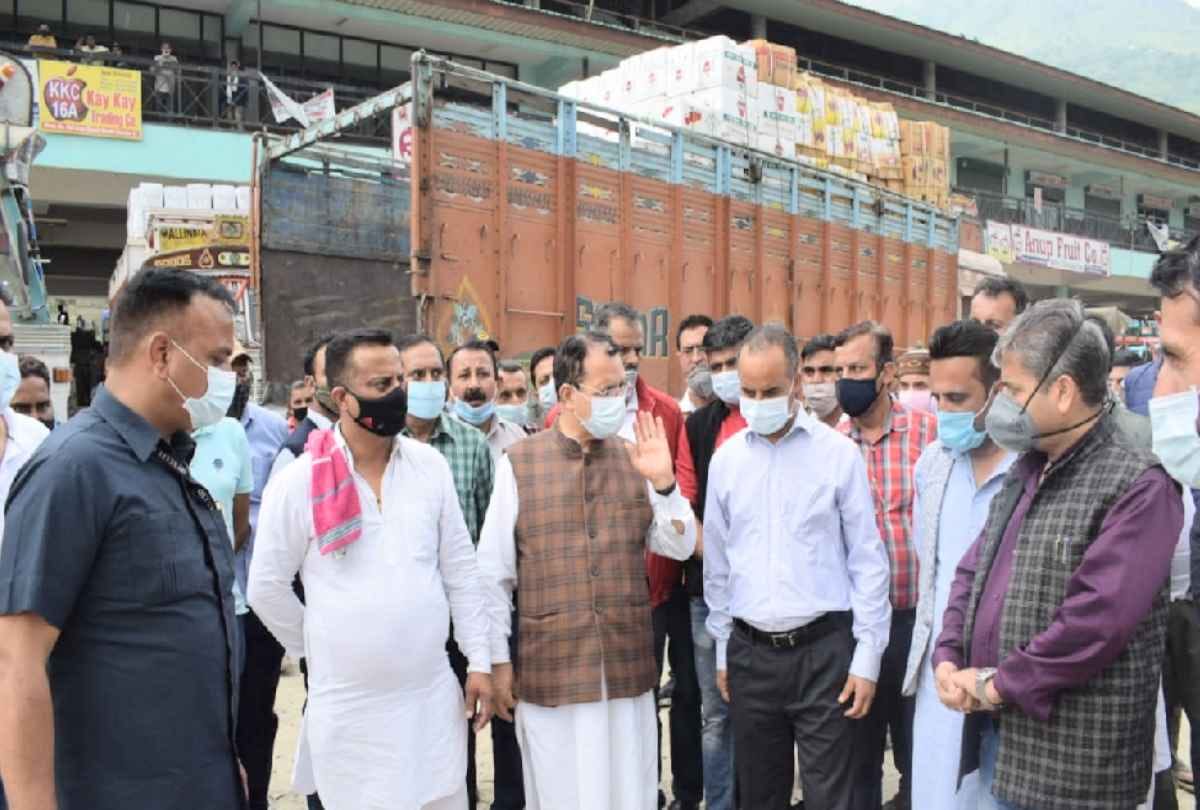 Minister Suresh Bhardwaj inspected Parala Mandi, taught economics lessons to apple growers