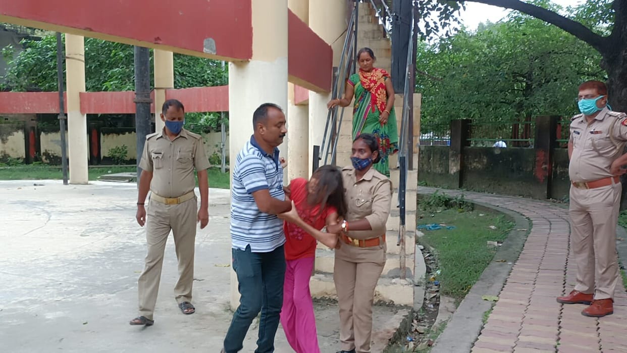 When the family scolded girl climbed on water tank in Varanasi