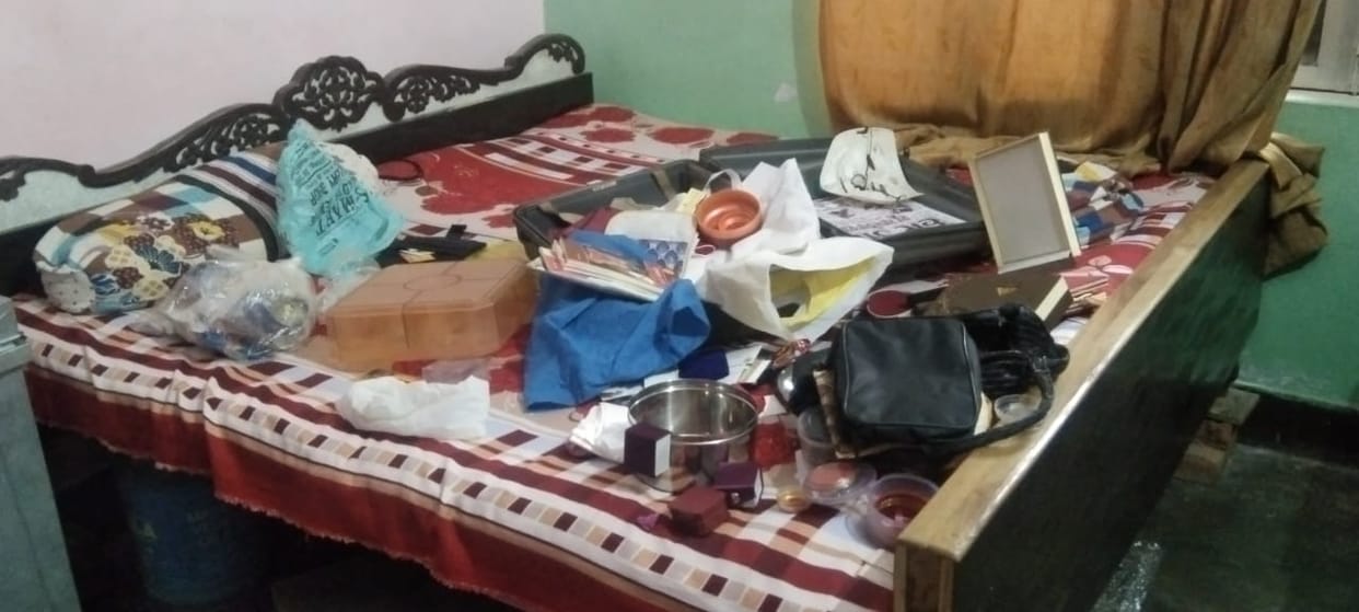 Thieves blew valuable jewelry including cash from closed house in Varanasi