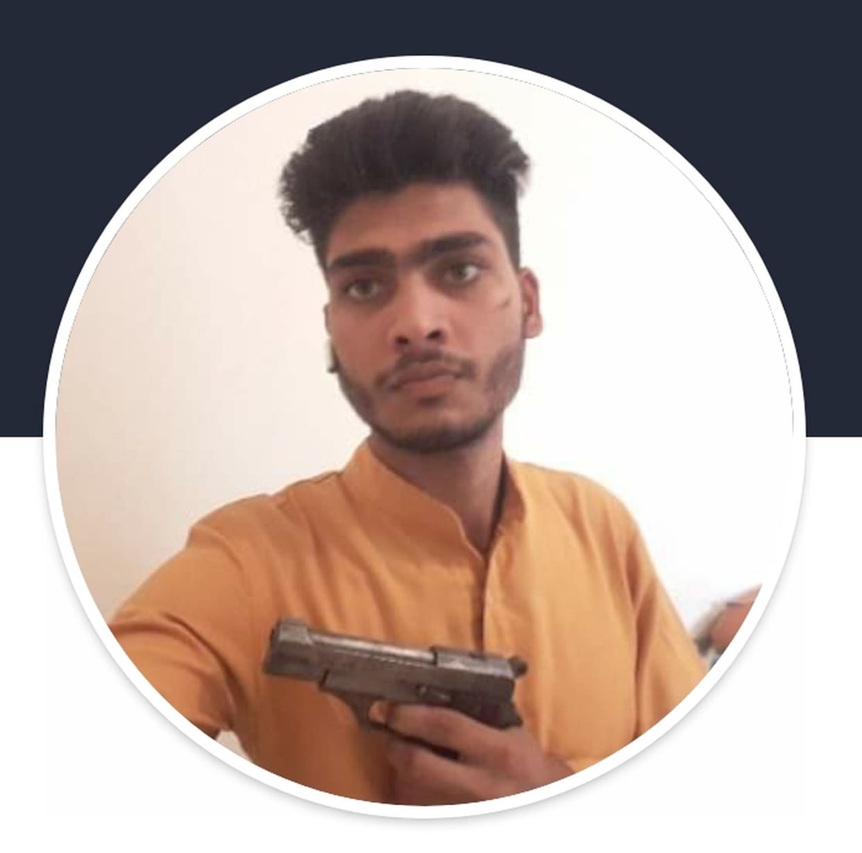Photo viral with pistol