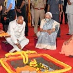 राष्ट्रपति रामनाथ कोविंद के साथ सीएम योगी व राज्यपाल आनंदी बेन पटेल ने आयुष विश्वविद्यालय का शिलान्यास किया था। (फाइल)